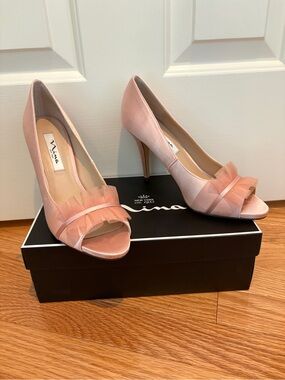 Nina Women’s peach Satin Peep-Toe Heels
